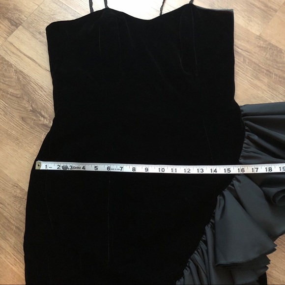 Spaghetti strap black velvet dress w side ruffle M - Picture 11 of 12